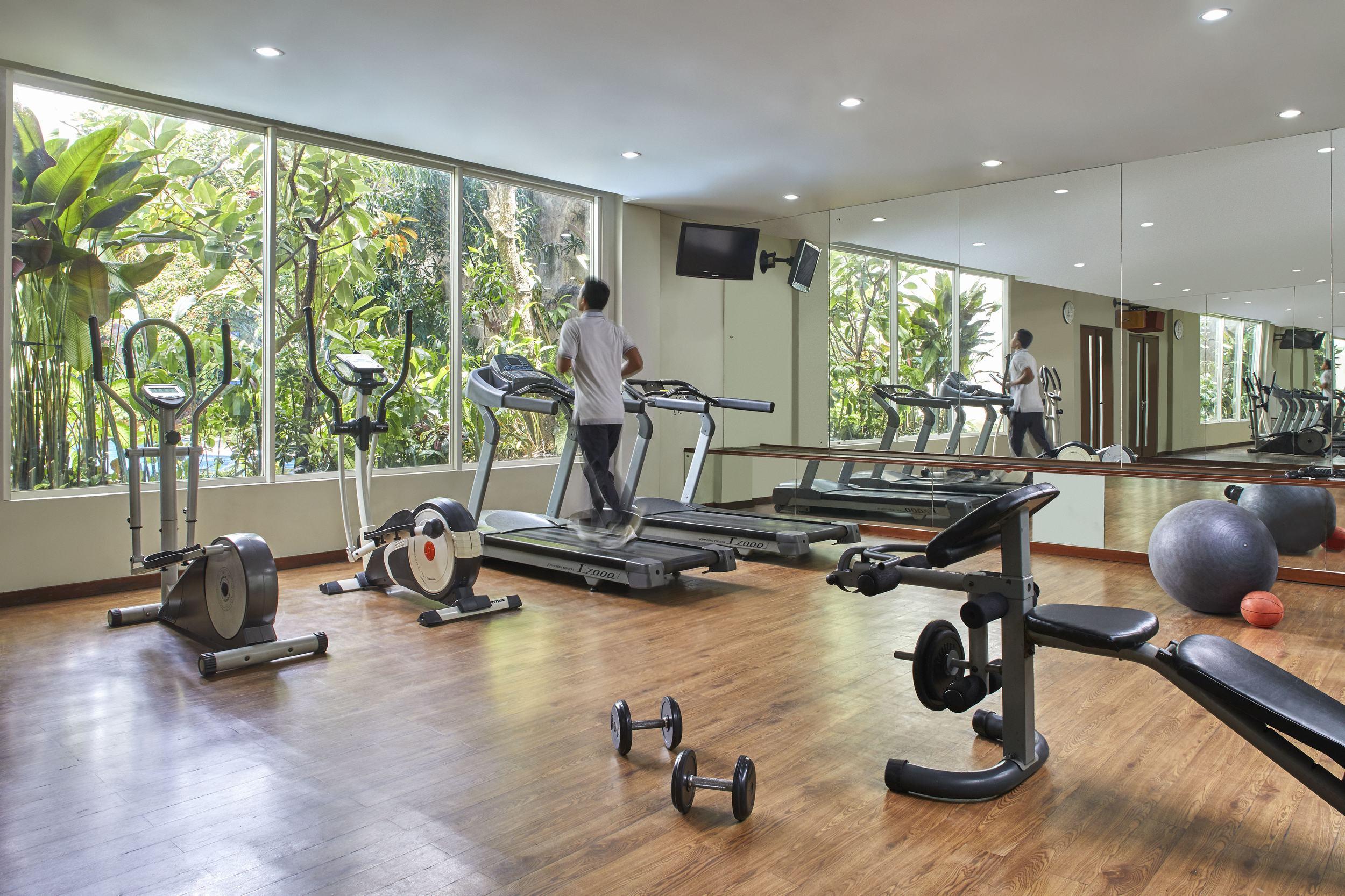 Jambuluwuk Malioboro Hotel Yogyakarta Eksteriør billede The gym at the hotel