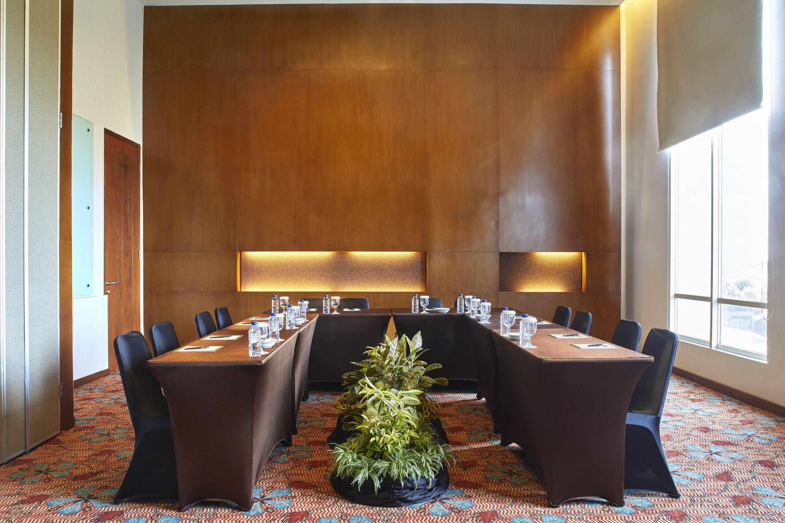Jambuluwuk Malioboro Hotel Yogyakarta Eksteriør billede Meeting room