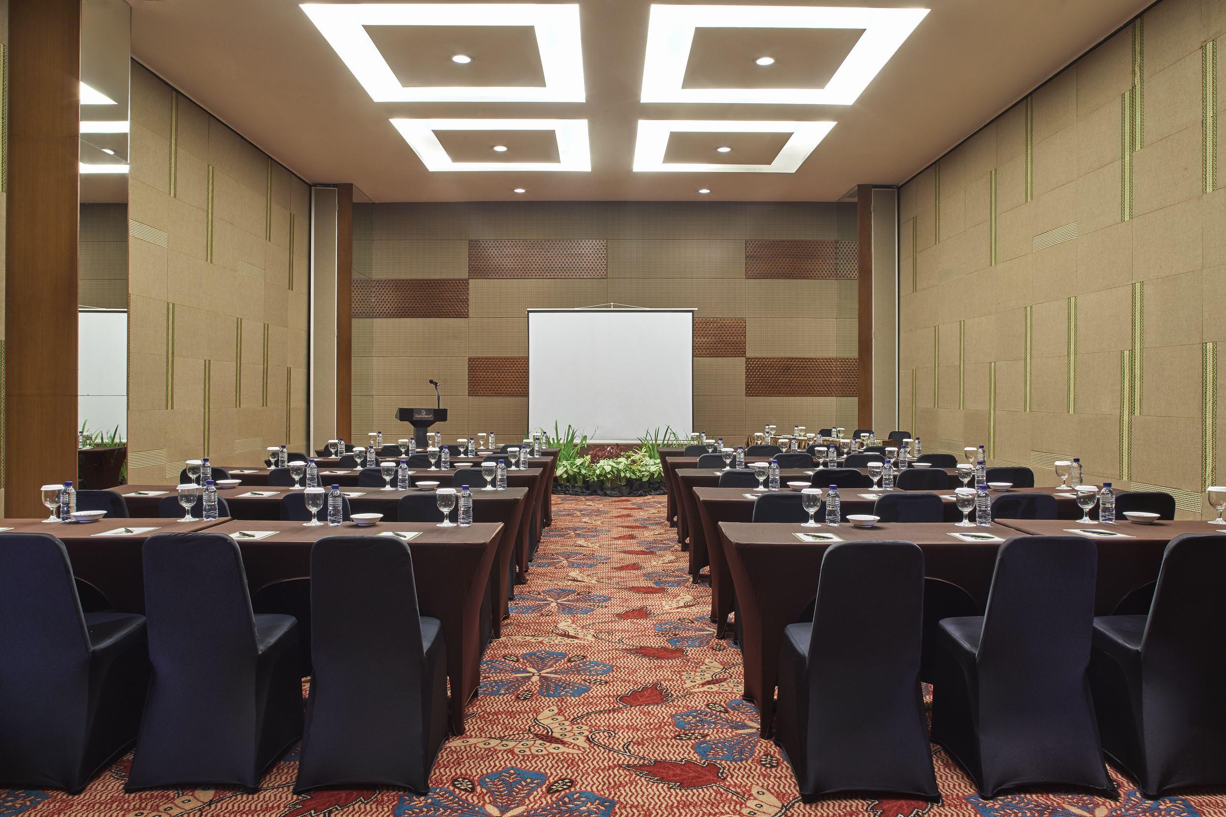 Jambuluwuk Malioboro Hotel Yogyakarta Eksteriør billede Meeting room