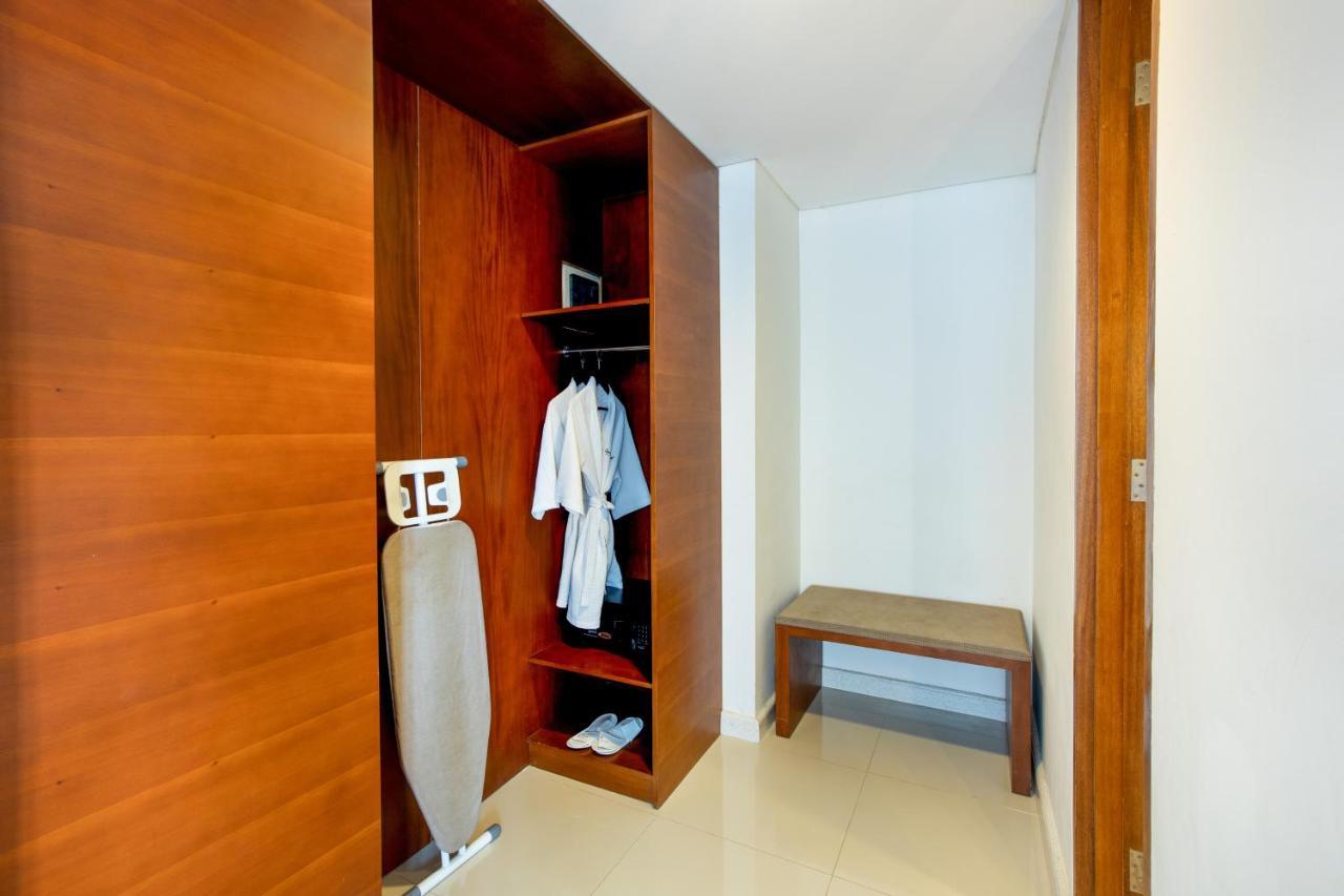 Jambuluwuk Malioboro Hotel Yogyakarta Eksteriør billede A wardrobe