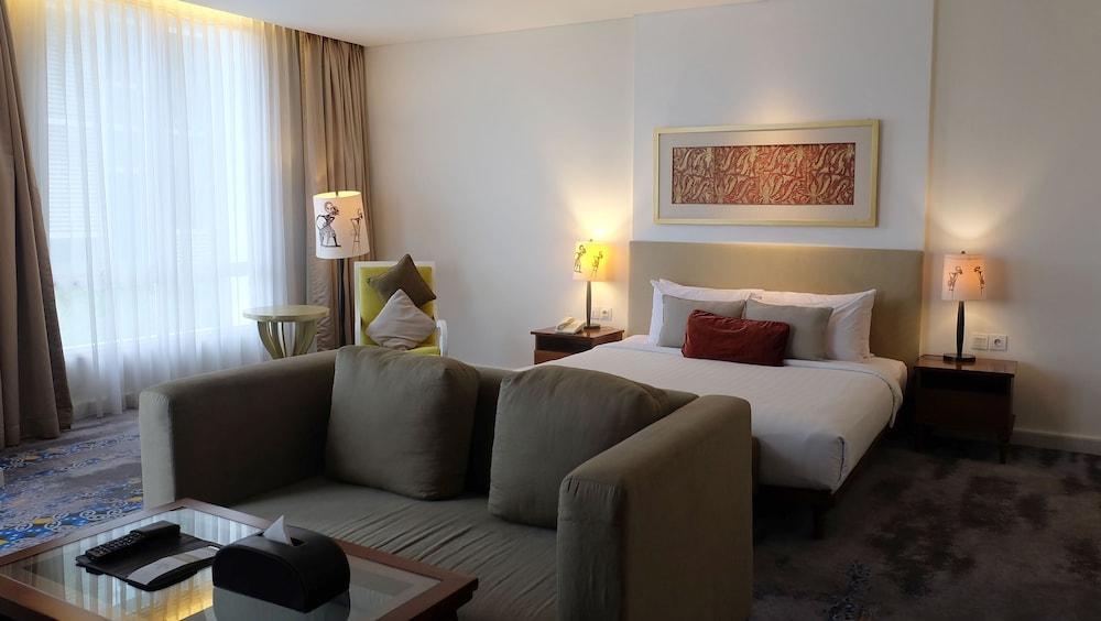 Jambuluwuk Malioboro Hotel Yogyakarta Eksteriør billede A room at the hotel
