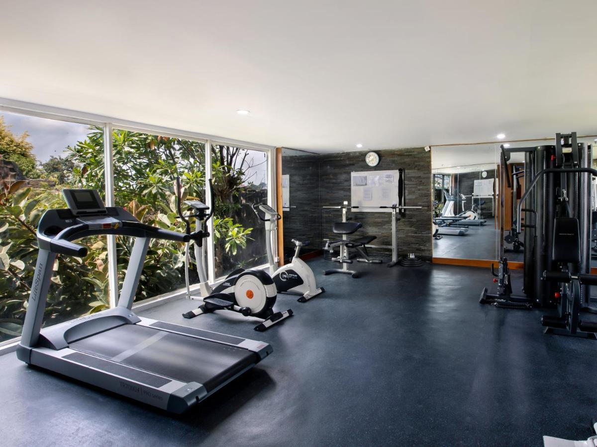 Jambuluwuk Malioboro Hotel Yogyakarta Eksteriør billede The gym at the hotel
