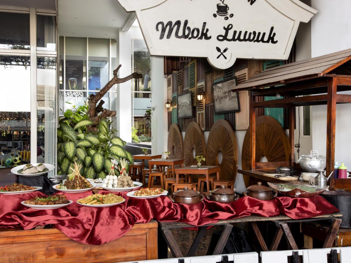 Jambuluwuk Malioboro Hotel Yogyakarta Eksteriør billede A restaurant in Bangkok