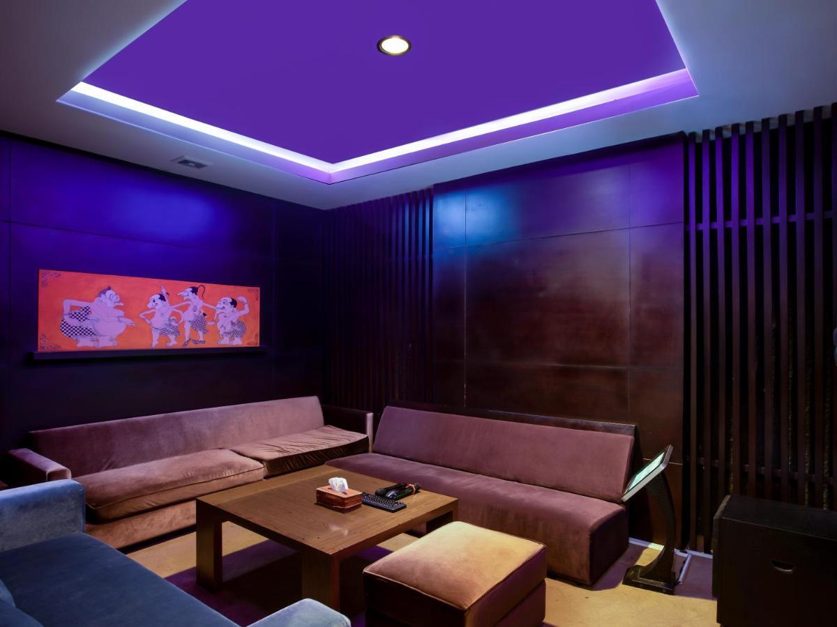 Jambuluwuk Malioboro Hotel Yogyakarta Eksteriør billede A private karaoke box in Japan